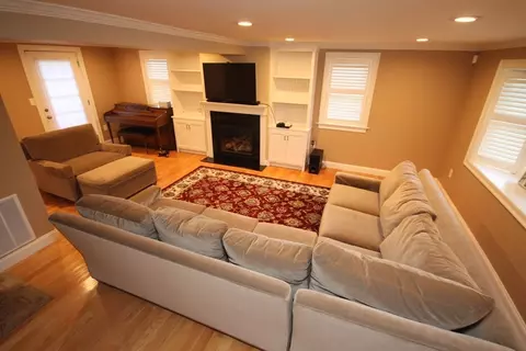 Living - 4 G St, Hull, MA 02045 photo 1 of 4