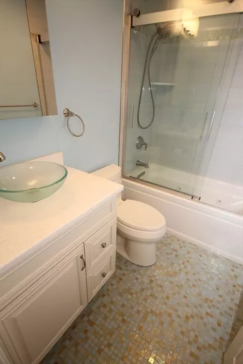 Bath - 4 G St, Hull, MA 02045 photo 3 of 4