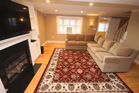 Living - 4 G St, Hull, MA 02045 photo 3 of 4