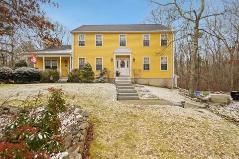 99 Songbird Dr, Dartmouth, MA 02747