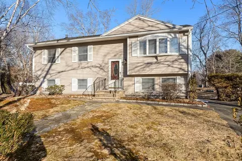 33 Meadow Dr, Middleton, MA 01949