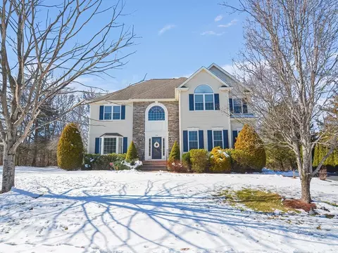 26 Oriole Dr, North Attleboro, MA 02760