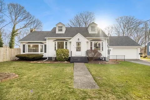 26 Wendell St, Swansea, MA 02777