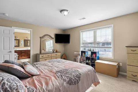 Bedroom - 89 Grinnell, Fall River, MA 02721 photo 2 of 5