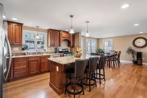 23 Minihans Ln, Quincy, MA 02169