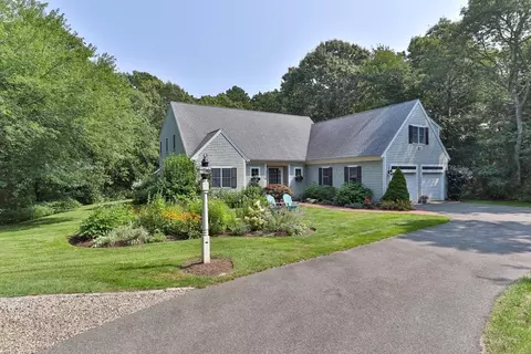 18 Willow Nest Ln, Falmouth, MA 02556