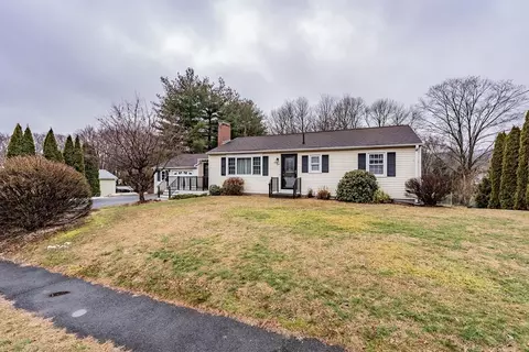 28 Carmel Ln, Agawam, MA 01030