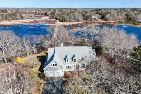 120 Berry Hollow Dr, Barnstable, MA 02648
