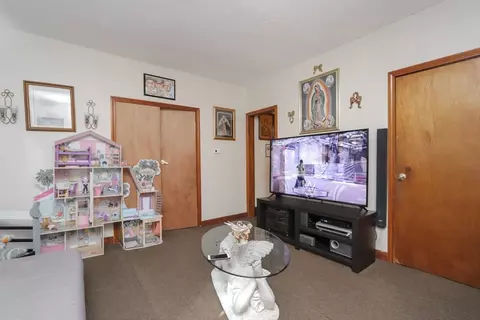 Living - 25 Hall St, Springfield, MA 01108 photo 1 of 1