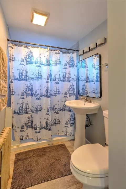 Bath - 58 Brewster St, Springfield, MA 01119 photo 2 of 3