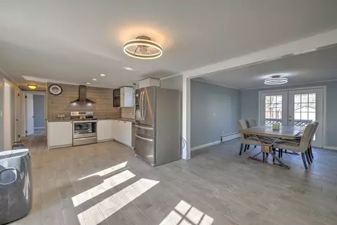 Dining - 58 Brewster St, Springfield, MA 01119 photo 1 of 3