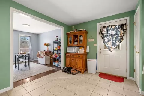 Kitchen - 39 Swifts Bch, Wareham, MA 02571 photo 5 of 5