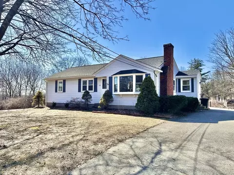 20 Meetinghouse Hill Rd, Sterling, MA 01564