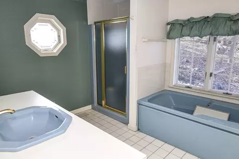Bath - 25 Pine St, Danvers, MA 01923 photo 1 of 2
