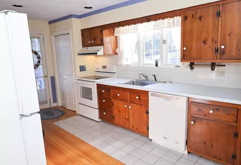 Kitchen - 25 Pine St, Danvers, MA 01923 photo 1 of 4