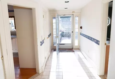 Entry Way - 25 Pine St, Danvers, MA 01923 photo 1 of 2