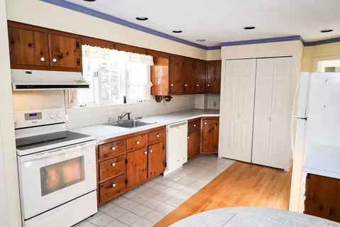 Kitchen - 25 Pine St, Danvers, MA 01923 photo 2 of 4