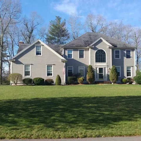 9 Fair Ln, Raynham, MA 02767