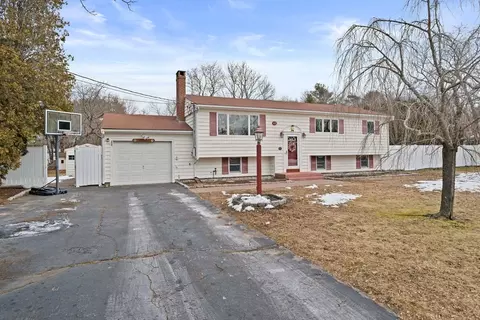 42 King Phillip Ln, Hanover, MA 02339