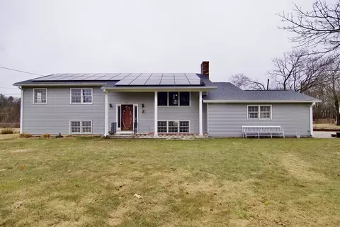 238 Holyoke St, Ludlow, MA 01056