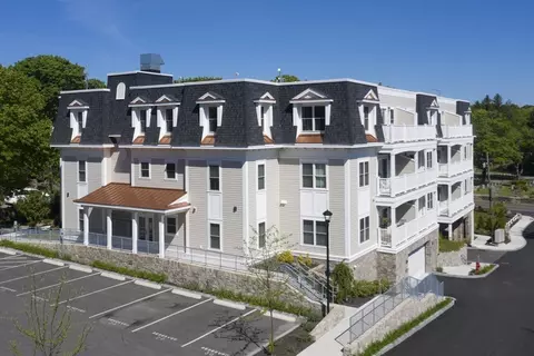 441 Essex St #101, Swampscott, MA 01907