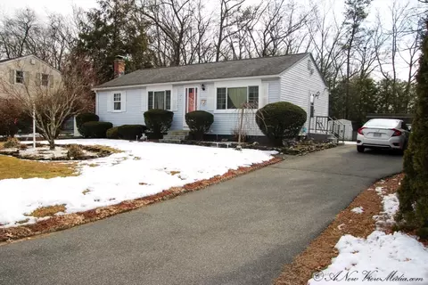 5 Droy Cir, Easthampton, MA 01027 photo 2