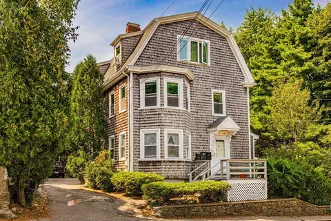 28 Village St #2, Marblehead, MA 01945