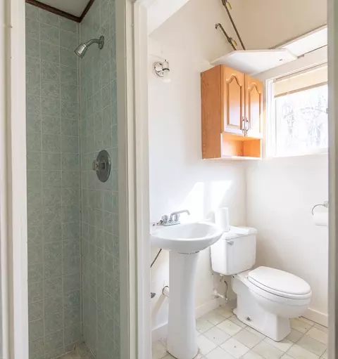 Bath - 168 Rockland, Woonsocket, RI 02895 photo 4 of 4