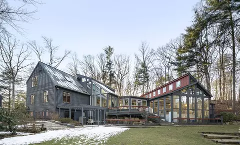 12 Hilltop Ln, Framingham, MA 01701
