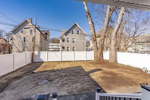 42 Ringgold St, Springfield, MA 01107 photo 3