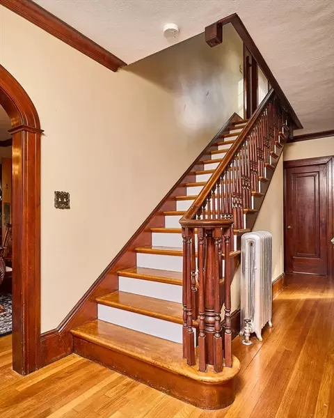 Entry Way - 129 Bellevue Ave, Springfield, MA 01108 photo 2 of 3