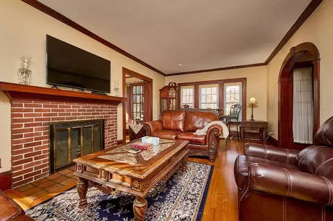 Living - 129 Bellevue Ave, Springfield, MA 01108 photo 2 of 3