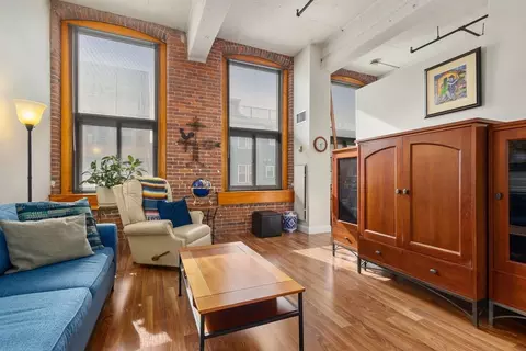 320 W 2nd St #207, Boston, MA 02127