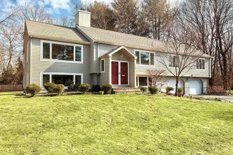 130 Worthen Rd, Lexington, MA 02421