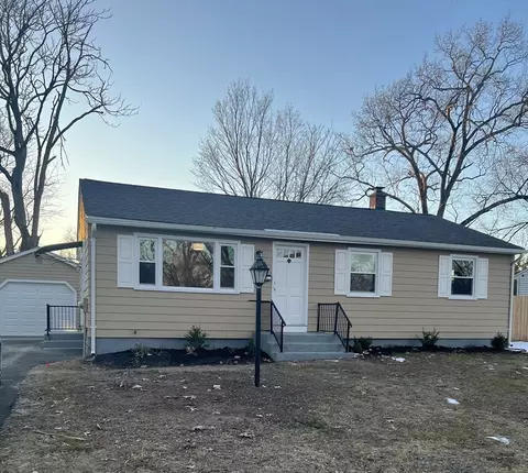 72 Clement St, Springfield, MA 01118