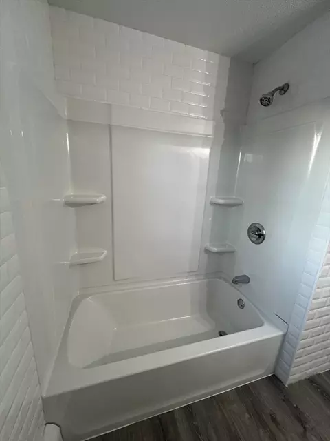 Bath - 72 Clement St, Springfield, MA 01118 photo 3 of 5