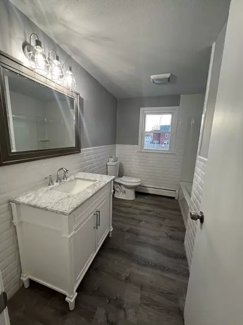Bath - 72 Clement St, Springfield, MA 01118 photo 4 of 5