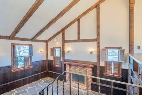 Living - 7 Western Ave, Beverly, MA 01915 photo 3 of 4