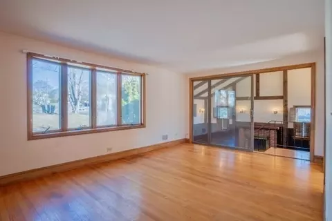 Living - 7 Western Ave, Beverly, MA 01915 photo 1 of 4