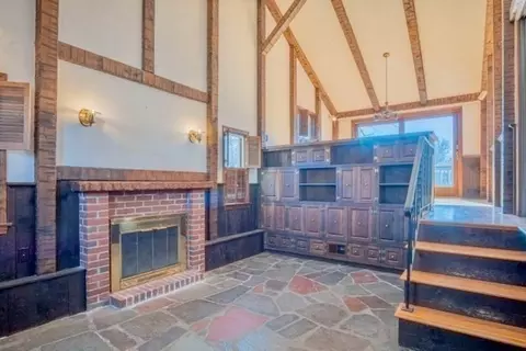Living - 7 Western Ave, Beverly, MA 01915 photo 4 of 4