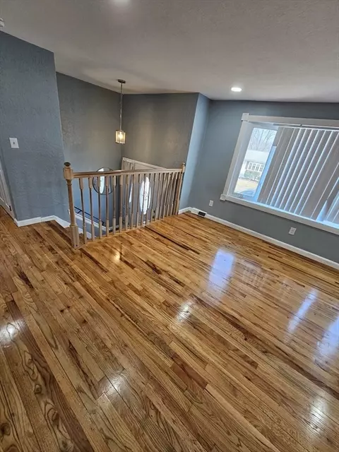 Entry Way - 82 Venus Dr, Worcester, MA 01605 photo 2 of 6