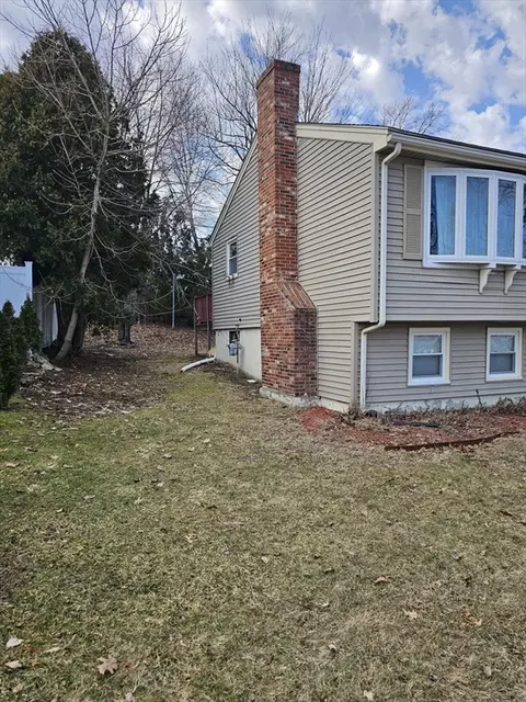 Exterior - 82 Venus Dr, Worcester, MA 01605 photo 3 of 9