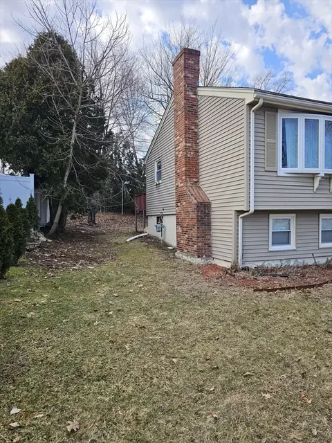 Exterior - 82 Venus Dr, Worcester, MA 01605 photo 2 of 9