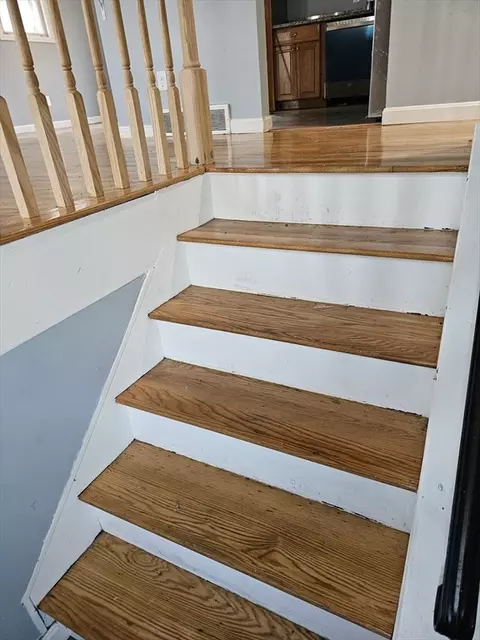 Entry Way - 82 Venus Dr, Worcester, MA 01605 photo 3 of 6