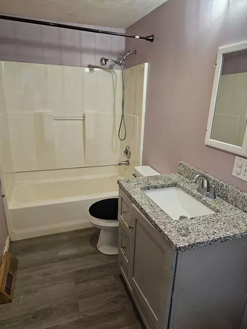 Bath - 82 Venus Dr, Worcester, MA 01605 photo 1 of 1