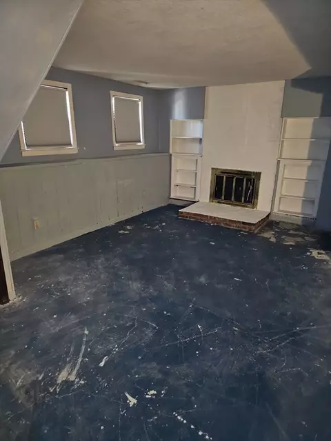Exterior - 82 Venus Dr, Worcester, MA 01605 photo 5 of 9