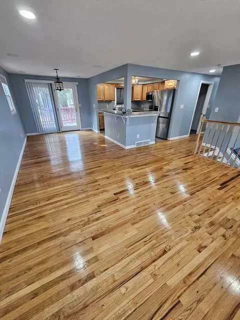 Living - 82 Venus Dr, Worcester, MA 01605 photo 1 of 1