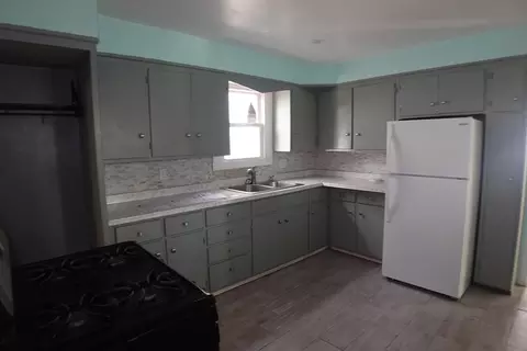 98 A St, Lowell, MA 01851