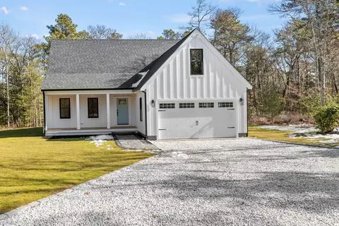 294 Mashpee Neck Rd, Mashpee, MA 02649