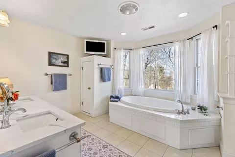 Bath - 10 Hillside Dr, Georgetown, MA 01833 photo 2 of 4